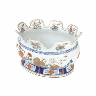 Appraisal: Chinese Porcelain Monteith Chinese export style porcelain monteith Oval centerpiece