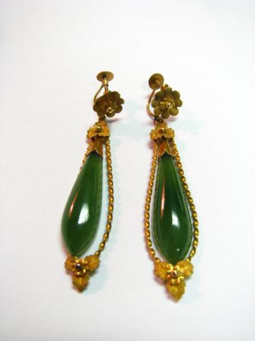 Appraisal: Pair of vintage K yellow gold earrings with jade in