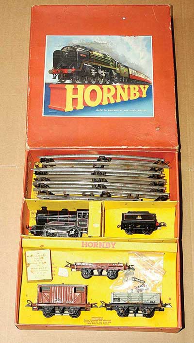 Appraisal: Hornby O Gauge type Goods Set consisting of - -