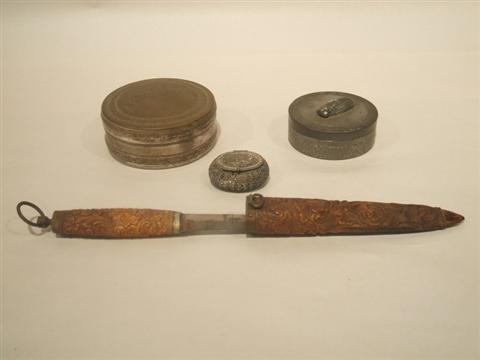 Appraisal: LOT OF FOUR ITEMS Comprising a small dagger with foliate