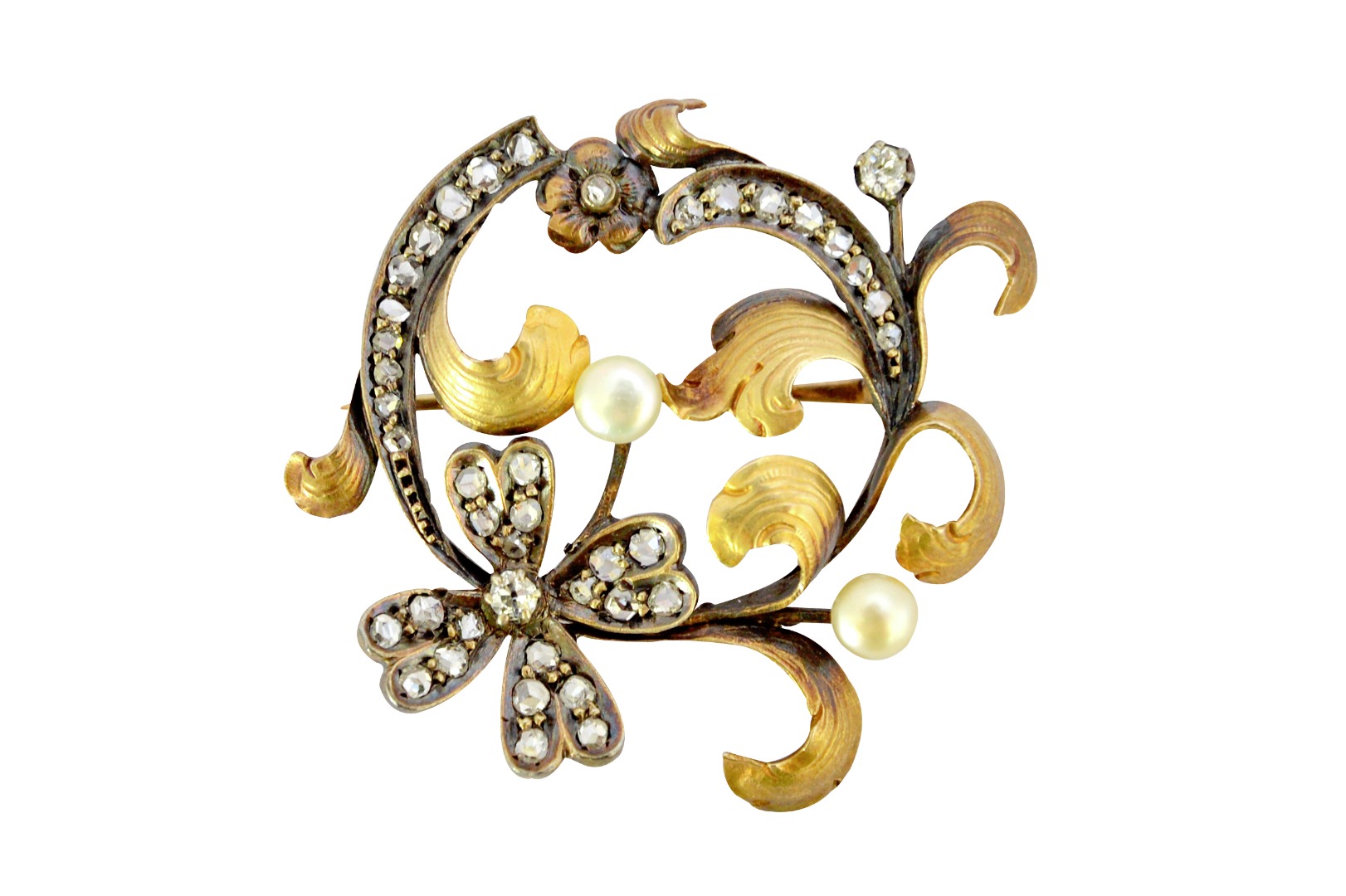 Appraisal: A silver and gold diamond and cultured pearl set brooch