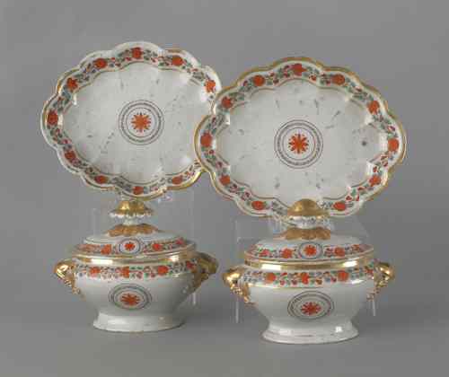 Appraisal: Pair of Chinese export porcelain sauce tureens ca with undertrays