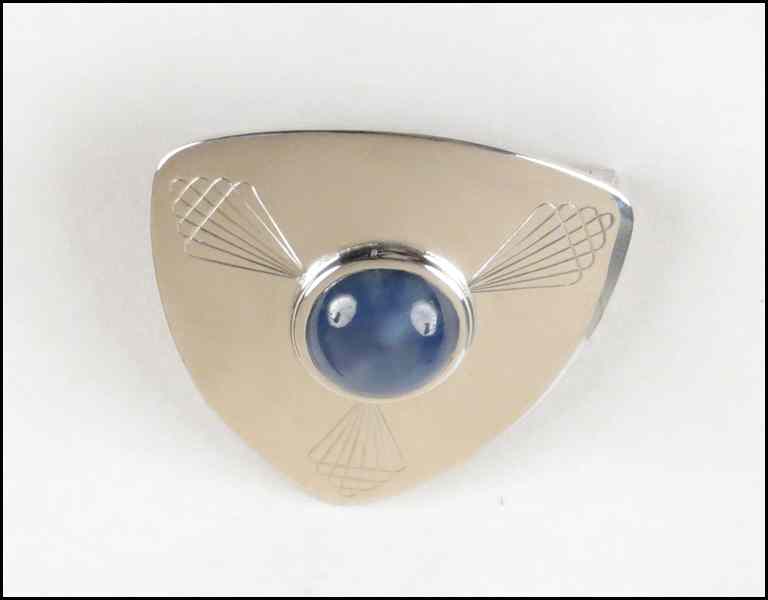 Appraisal: STAR SAPPHIRE AND WHITE GOLD BROOCH grams Condition No Specific