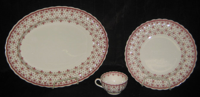 Appraisal: COPELAND SPODE WORKS STAFFORDSHIRE Pottery dinner service Fleur-de-Lis pattern comprising