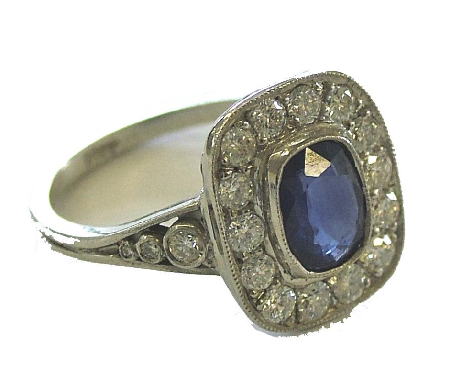 Appraisal: Good ct sapphire and diamond oval cluster ring sapphire ct