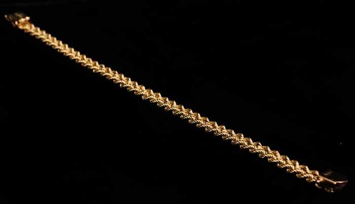 Appraisal: GOLD CHAIN BRACELET Stamped k pat approx in