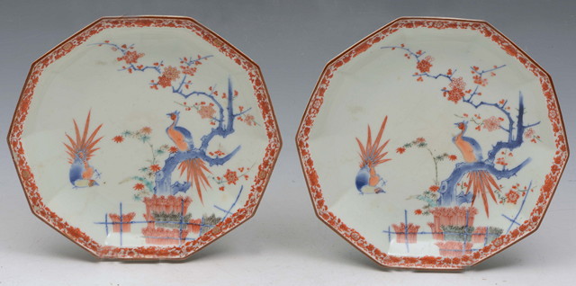 Appraisal: A PAIR OF JAPANESE KAKIEMON DECAGONAL PLATES with narrow everted