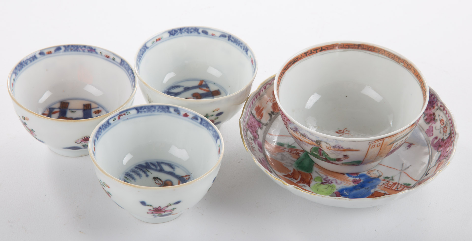 Appraisal: Five early Chinese Export porcelain cups saucers th century includes