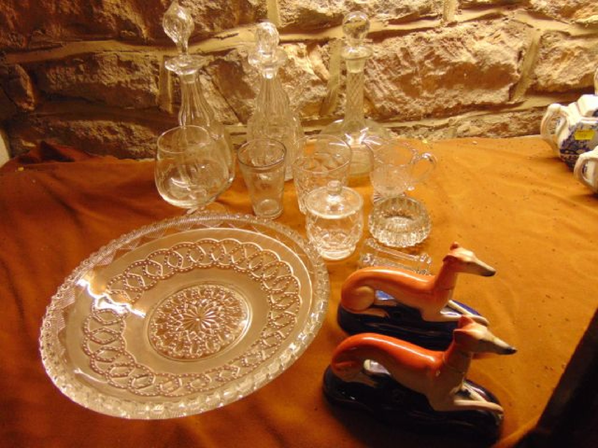 Appraisal: A collection of th century and other glassware including a