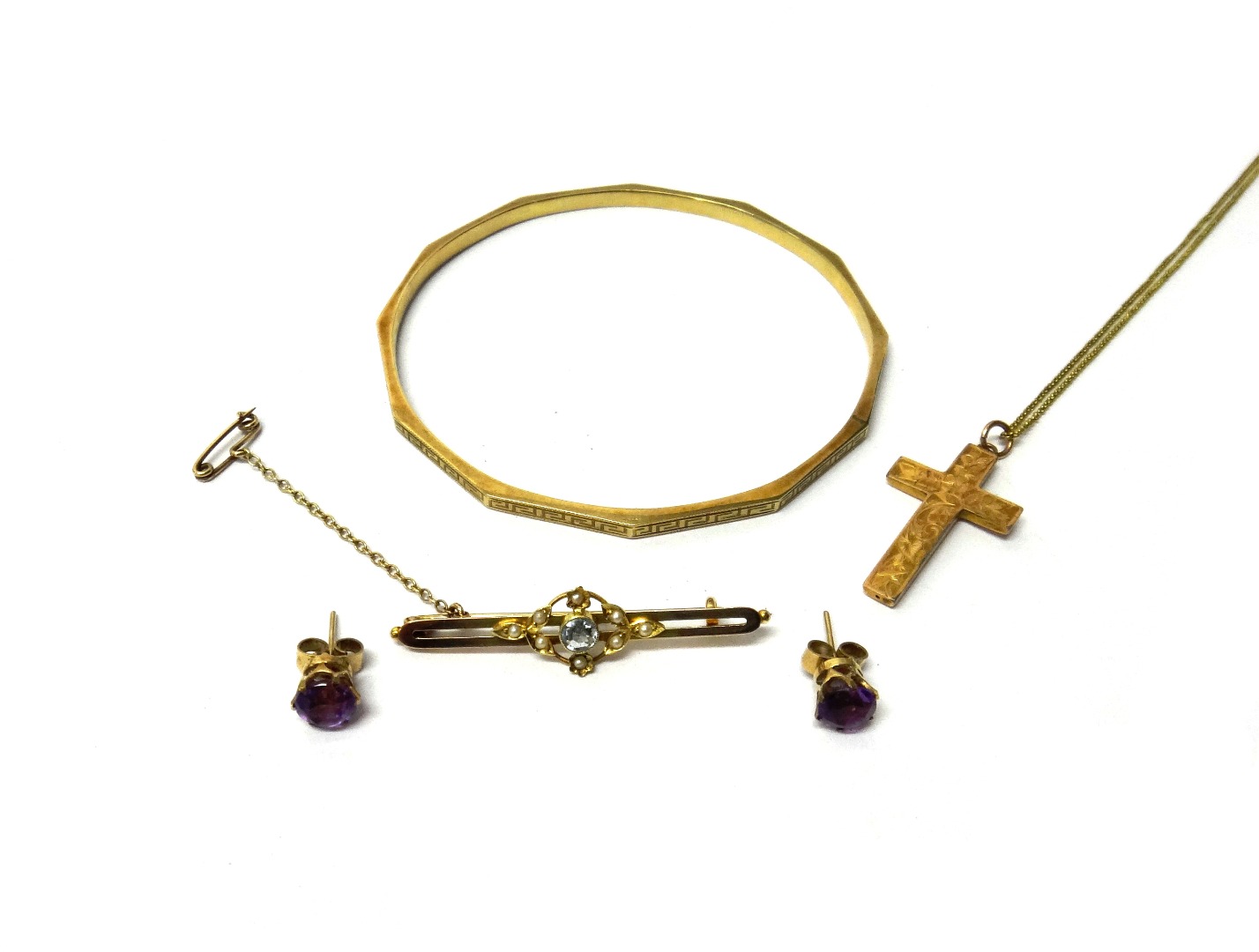 Appraisal: A pair of gold and amethyst set single stone ear