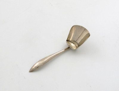 Appraisal: A George III silver shovel caddy spoon tapering handle maker's