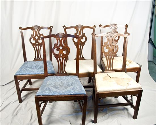 Appraisal: Set of Chippendale-style Side Chairs Pierced splats slip seats one