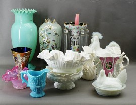 Appraisal: A quantity of th century and later milk glass and