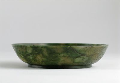 Appraisal: A Chinese spinach jade saucer dish the interior carved in