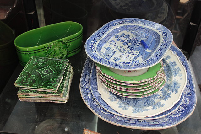 Appraisal: A SET OF THREE TH CENTURY BLUE AND WHITE GRADUATED