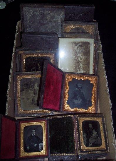 Appraisal: A quantity of cased daguerreotypes and photographs