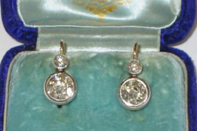 Appraisal: A PAIR OF DIAMOND EARRINGS having brilliant cut diamond collet