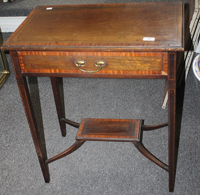 Appraisal: AN EDWARDIAN MAHOGANY AND INLAID SIDE TABLE with single crossbanded