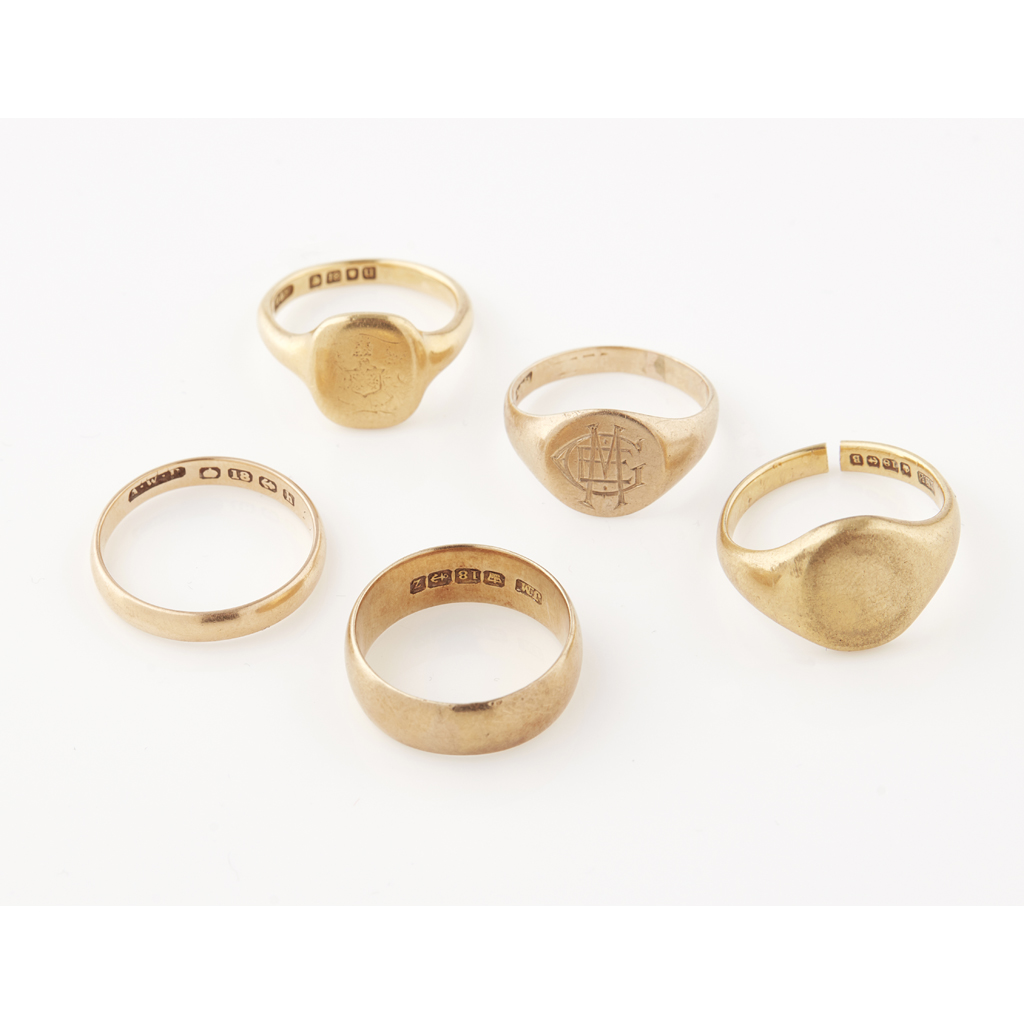 Appraisal: A collection of ct gold gentleman's rings to include two