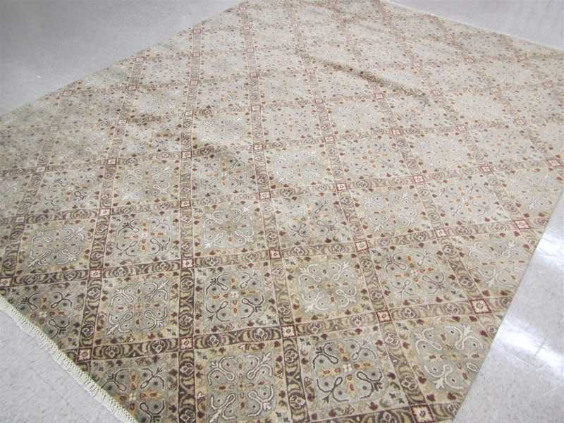 Appraisal: A CONTEMPORARY HAND KNOTTED ORIENTAL WOOL CARPET Indo-Persian repeating flower-filled