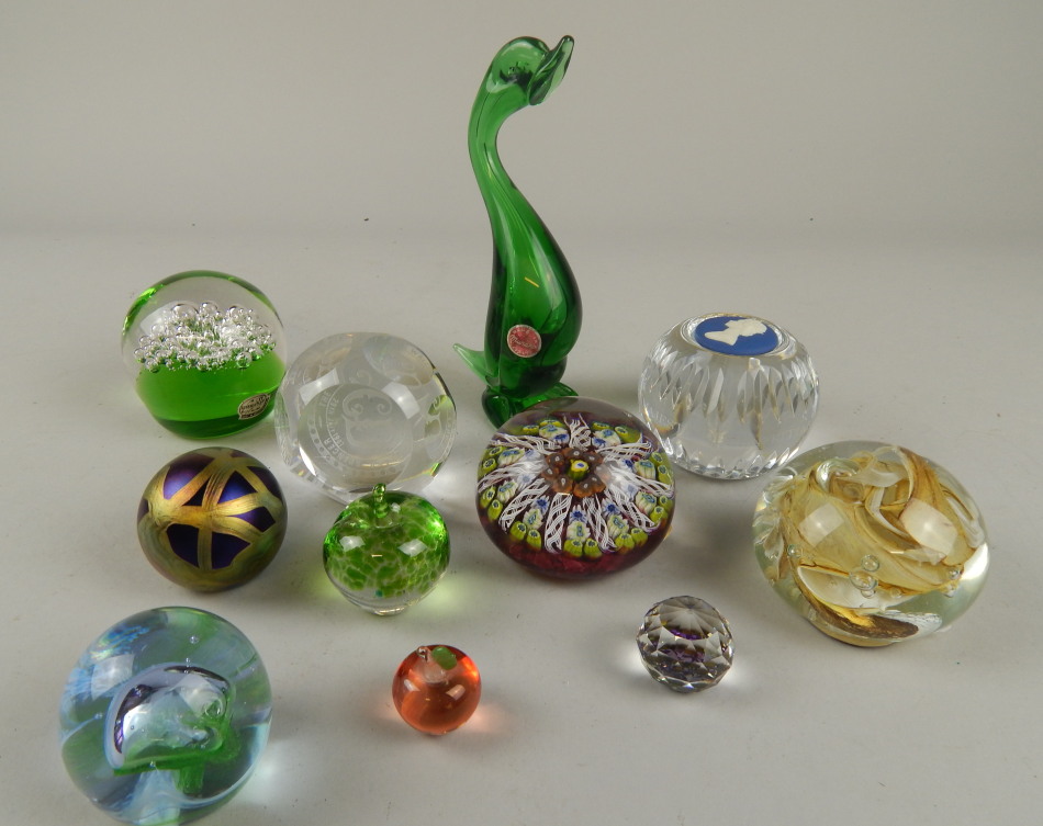 Appraisal: A collection of glass paperweights etc to include a Strathern