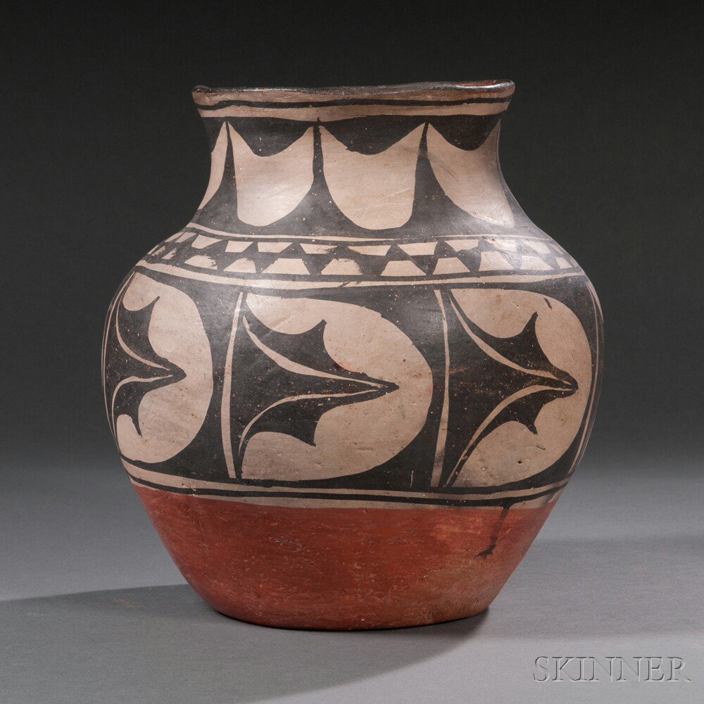 Appraisal: Santo Domingo Pottery Jar c early th century with black