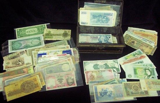 Appraisal: A collection of World banknotes