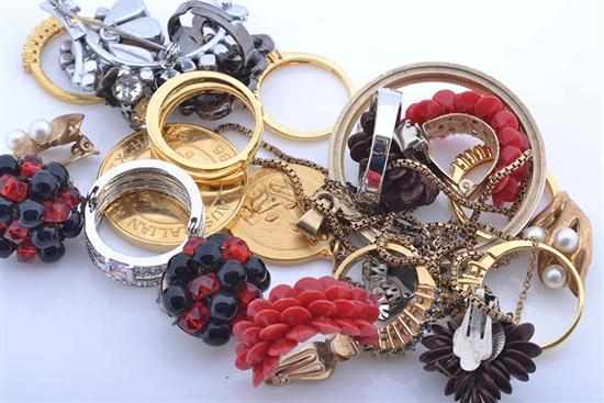 Appraisal: A BAG OF ASSORTED COSTUME JEWELLERY INCLUDING RINGS EARRINGS ETC