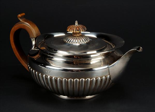 Appraisal: A George IV silver 'cape pattern' tea pot by William