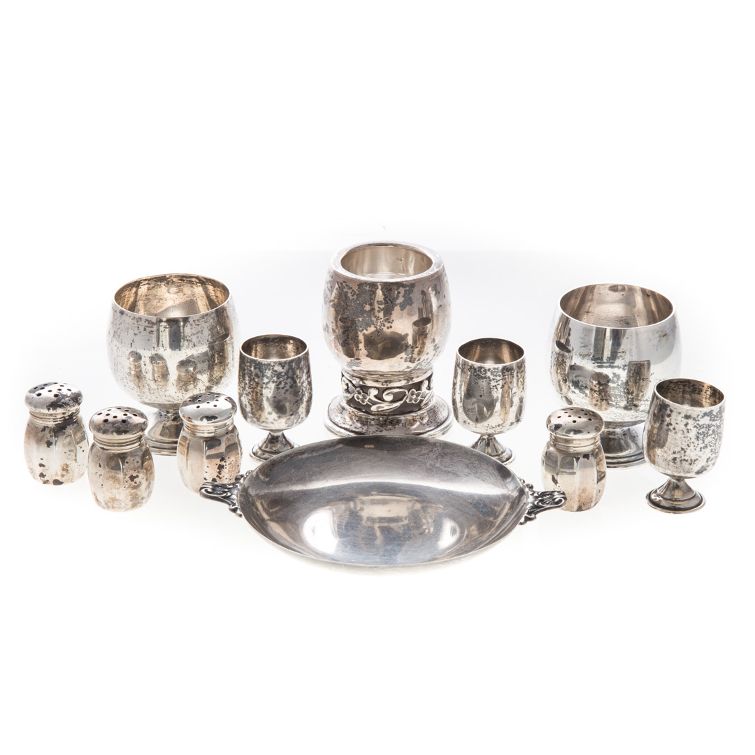 Appraisal: A collection of American sterling tableware pieces including individual salts