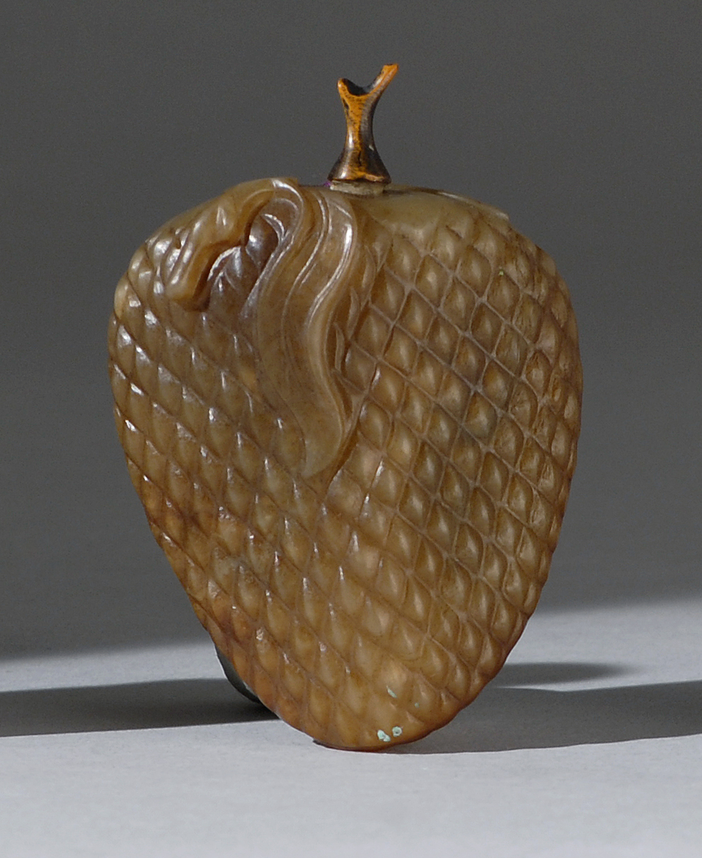 Appraisal: BROWN JADE SNUFF BOTTLE th th CenturyIn fruit form with