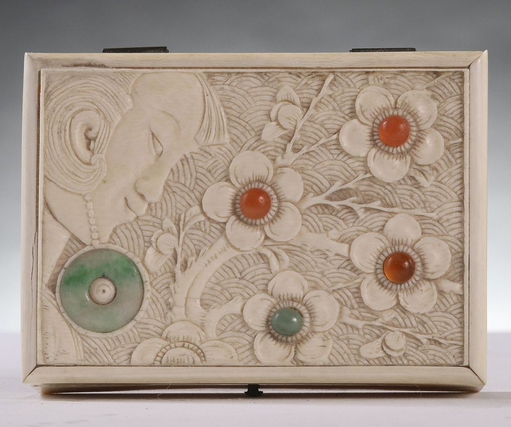 Appraisal: A JAPANESE ART DECO BOX WITH 'MODERN GIRL' AND JADE