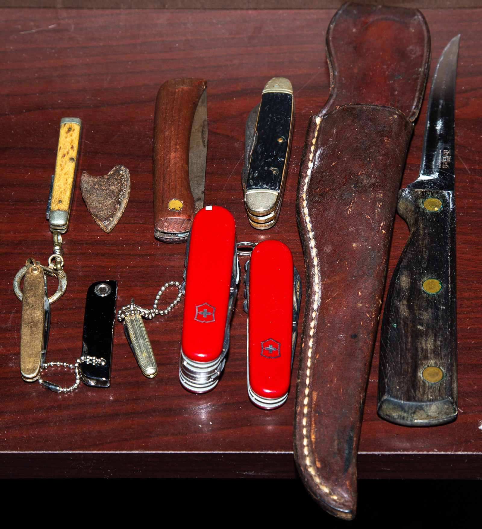 Appraisal: A COLLECTION OF VARIOUS KNIVES Various pocket knives including Swiss