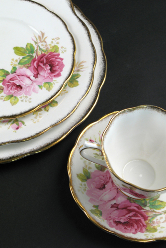 Appraisal: A PIECE ROYAL ALBERT FINE CHINA SET in the American