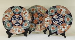 Appraisal: Japanese Imari Porcelain Floral Chargers JAPAN TH CENTURY A group