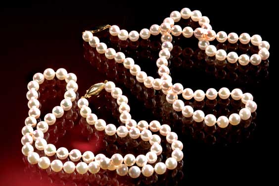 Appraisal: PAIR AKOYA PEARL NECKLACES Pair of high quality A grade