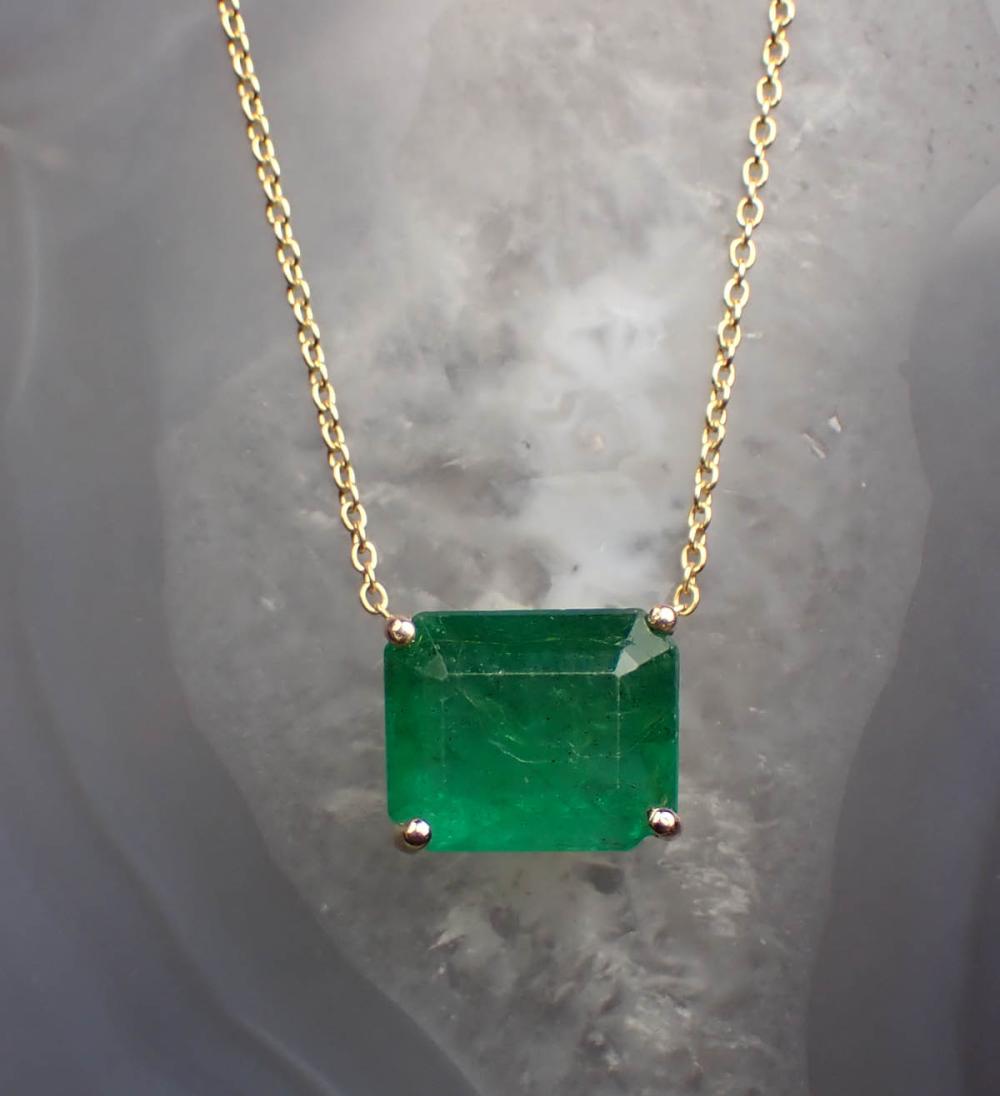 Appraisal: EMERALD AND FOURTEEN KARAT GOLD NECKLACE with a length of