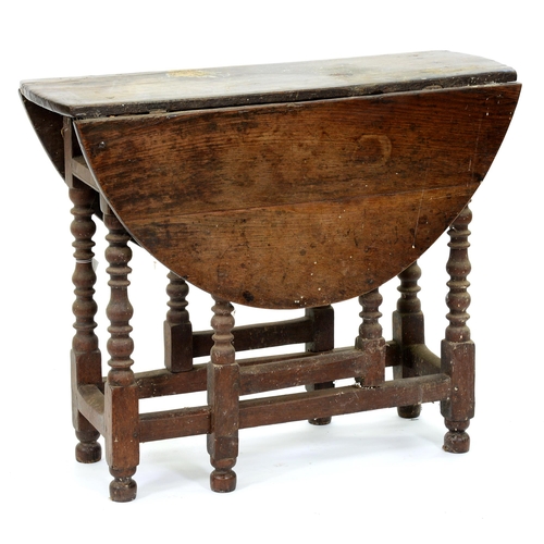 Appraisal: A George II oak gateleg table with bobbin turned legs