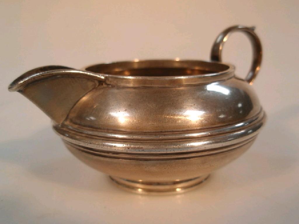 Appraisal: An Edward VII silver cream jug Chester compressed circular with