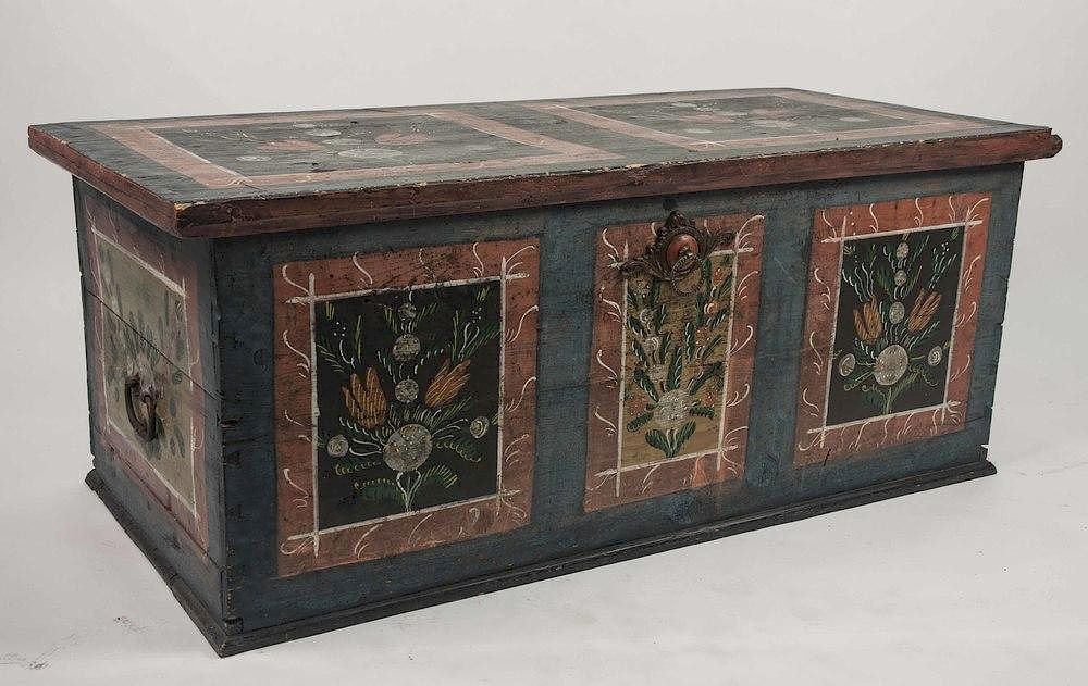 Appraisal: Vintage Painted Chest Vintage painted blanket style chest Dimensions h