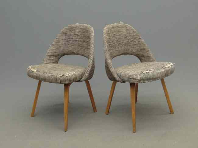 Appraisal: Pair Eero Saarinen armless Knoll side chairs ULB with original