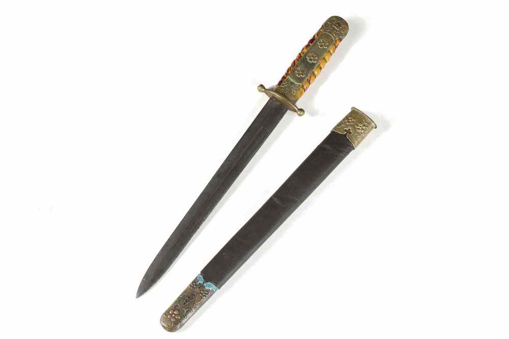 Appraisal: JAPANESE PRESENTATION DAGGER - Late Meiji Period Japanese Double-edged Straight