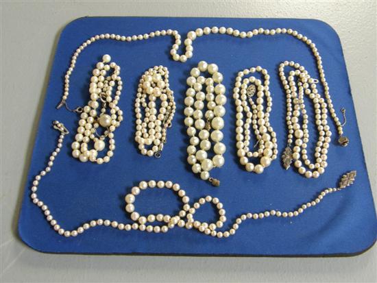 Appraisal: Seven necklaces comprising six of cultured pearls and one imitation