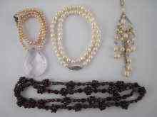 Appraisal: A mixed lot comprising a fresh water pearl necklace approx