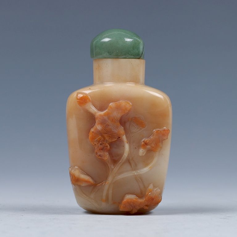 Appraisal: AGATE STONE LOTUS CARVED SNUFF BOTTLE QING Of flatten rectangular