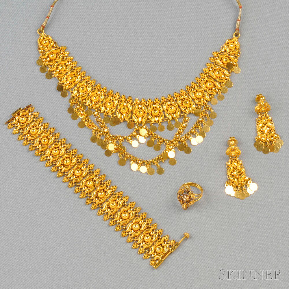 Appraisal: kt Gold Suite comprising a fringe necklace bracelet earpendants and