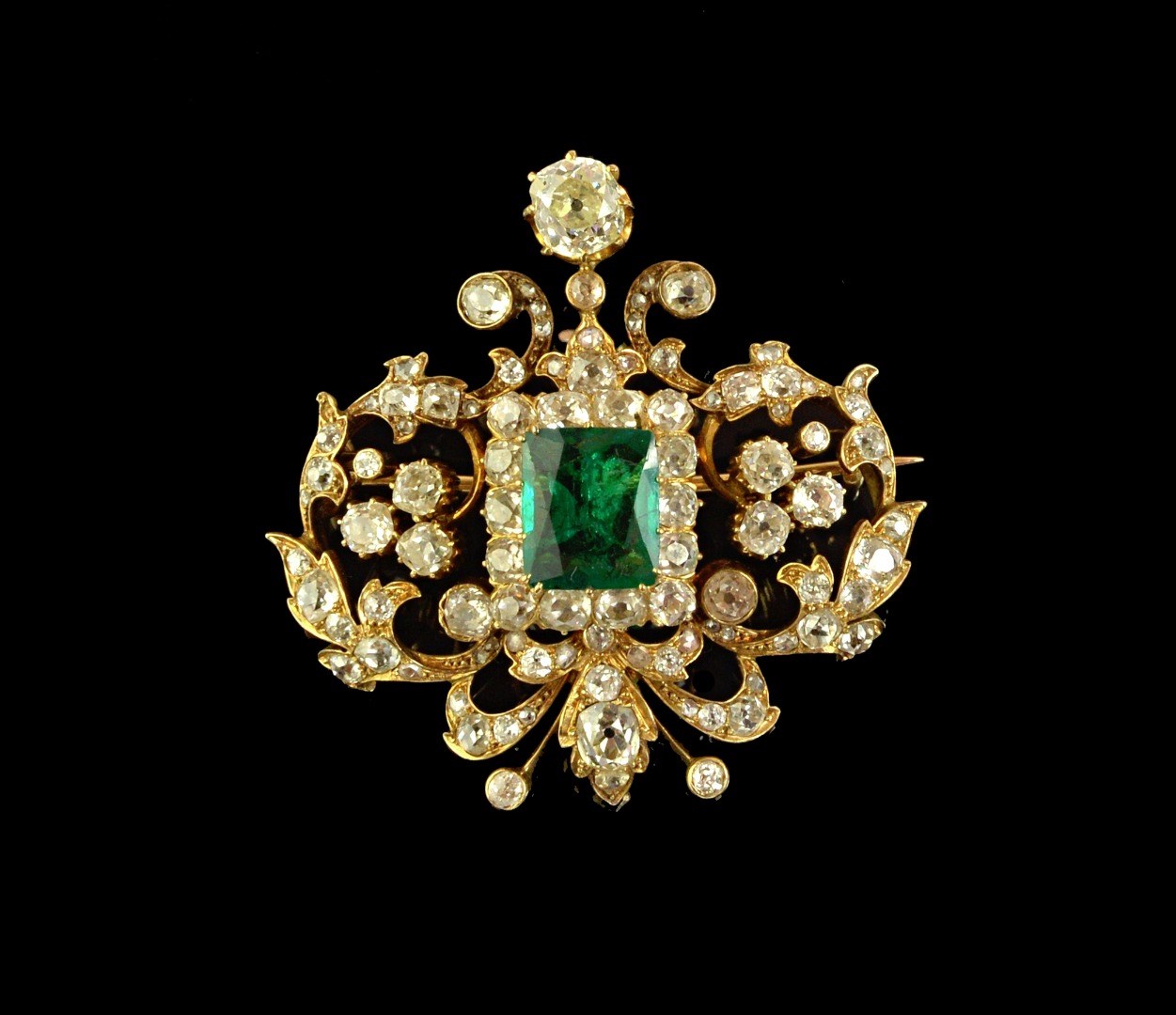 Appraisal: A gold emerald and diamond set brooch in a pierced