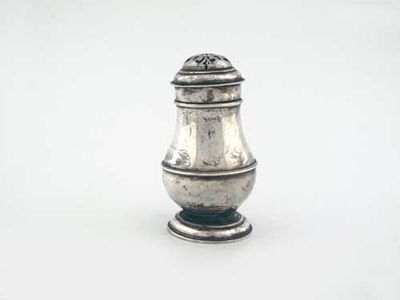 Appraisal: A George I bun-top caster of squat baluster form makers