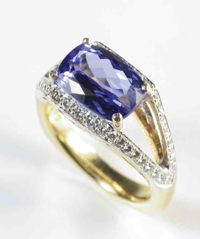 Appraisal: TANZANITE AND EIGHTEEN KARAT GOLD RING yellow and white gold