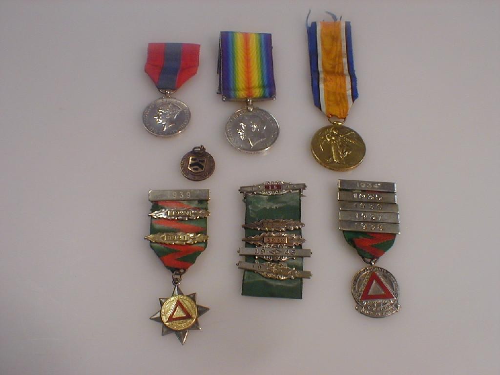 Appraisal: Campaign medals inscribed Private C H Thompson Labour Corps and